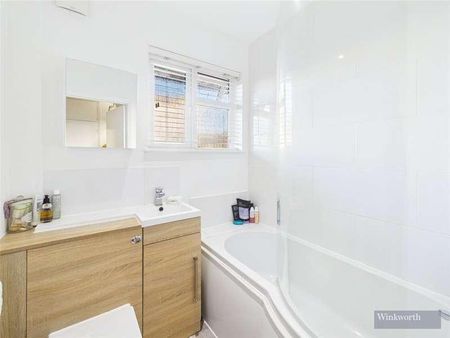 Pandora Court, South Bank, Surbiton, KT6 - Photo 5