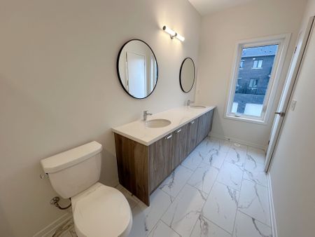 For Lease - 1406 19th Avenue, Richmond Hill, Ontario - Photo 2