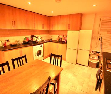 7 Bed - 16 Chestnut Avenue, Hyde Park, Leeds - LS6 1BA - Student - Photo 1