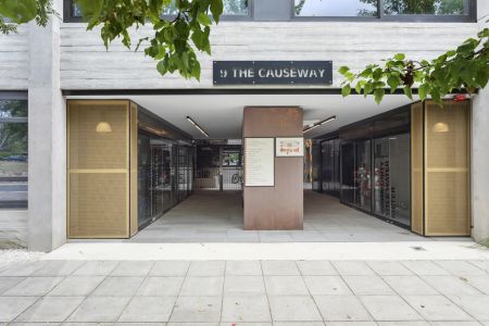 Industrial-Chic Apartment in Kingston's Iconic Warehouse Development - Photo 5