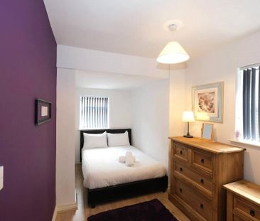 6 bedroom end of terrace house to rent - Photo 2