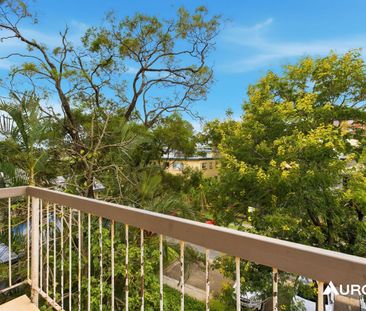 Two Level Apartment with Private Balcony in Kelvin Grove - Photo 1