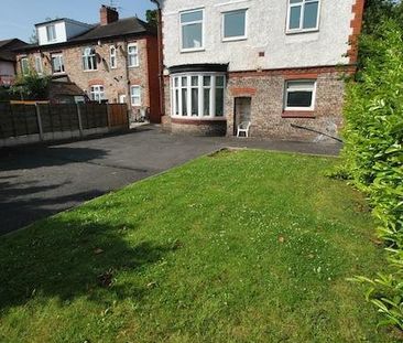 8 bedroom detached house to rent - Photo 2