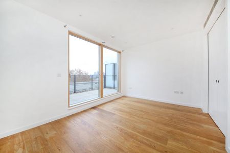 3 bedroom flat to rent - Photo 4