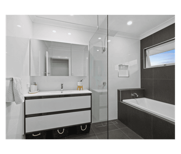 Generous 650m² home with versatile spaces perfect for work, relaxat... - Photo 6