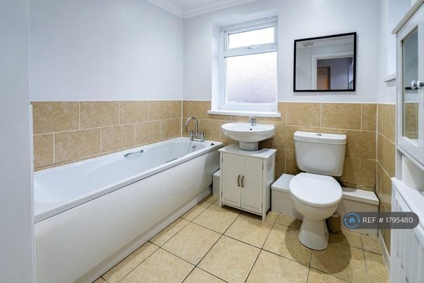 3 bedroom terraced house to rent - Photo 1