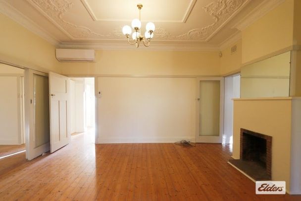 Comfortable 4 Bedroom Family Home - Photo 1