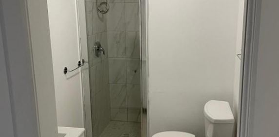 3½ Renovated – All-Inclusive – Île-Perrot (Hydro + Parking Included) Available Now – Move-in Ready! - Photo 2