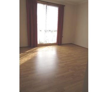 Looking for a family home in a convenient location? - Photo 2