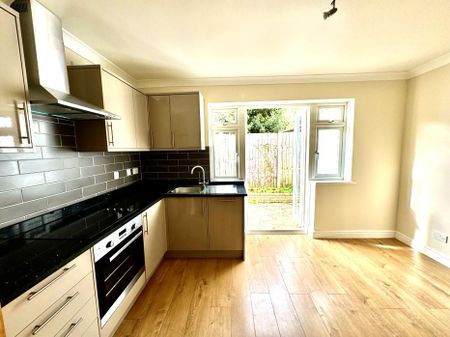 3 bedroom semi-detached house to rent - Photo 2