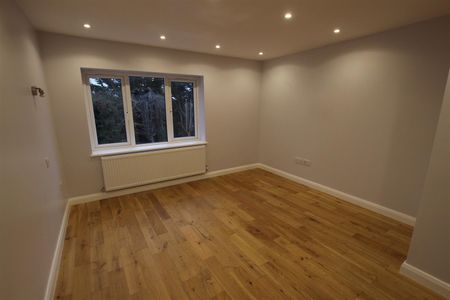 1 bedroom Terraced House to let - Photo 2