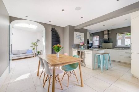 King Henrys Road - Photo 2