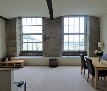 1 bedroom Flat To Let - Photo 2