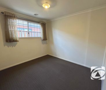 WELL-PRESENTED HOME IN OFFICER - Photo 2