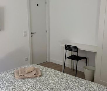 Rooms in a detached house - Photo 3