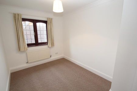 Fairlawn Park, Woking, Surrey, GU21 - Photo 2