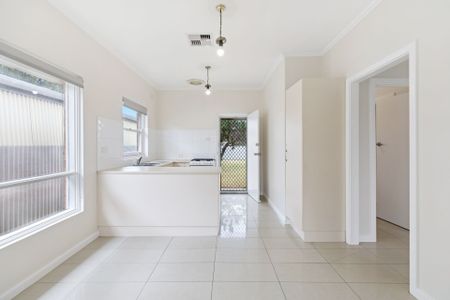 Spacious family home in a quiet street - Photo 2