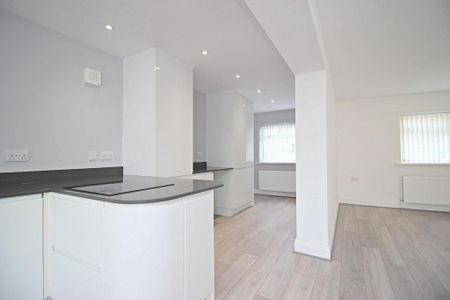 4 bedroom detached bungalow to rent - Photo 3