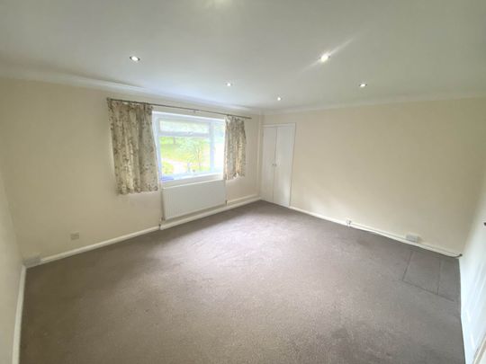 Price £1,525 pcm - Available Now - Unfurnished - Photo 1