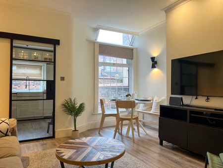 Room in a Shared House, Littleton Road, M7 - Photo 4