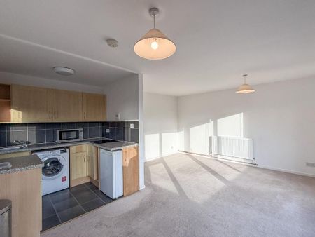 2 bedroom flat to rent - Photo 2