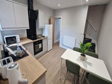 2 bedroom terraced house to rent - Photo 4