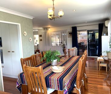 Modern 3-Bedroom Home - Upstairs only - Shared home - Photo 2