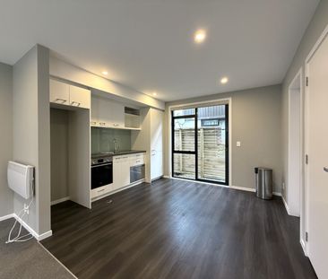 Modern 2 bedroom Townhouse - Hutt Central - Photo 2