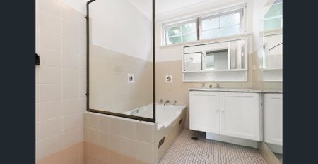 Tranquil Two-Bedroom Apartment in the Sought-After "Glencourt - Photo 2