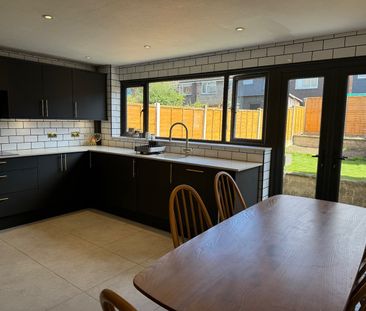 3 Bed Terraced House, Warminster Road, SE25 - Photo 4