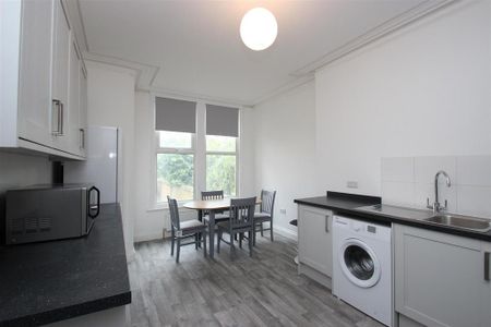 1 bedroom in a house share to rent - Photo 5