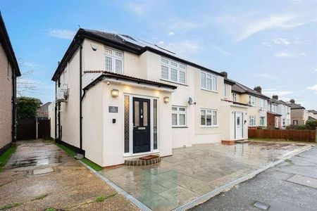 Windermere Avenue, Hornchurch, RM12 - Photo 2