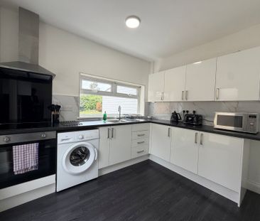 Green Lane, Sunbury-on-Thames, Surrey,TW16 - Photo 3