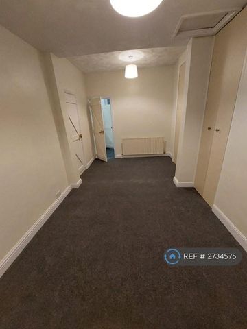 2 bedroom end of terrace house to rent - Photo 2