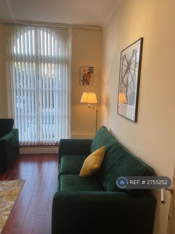 1 bedroom in a flat share to rent - Photo 3