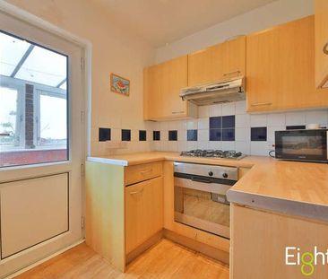 Carlyle Avenue, Brighton, BN2 - Photo 5