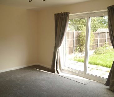 Semi-detached house to rent on - Photo 2