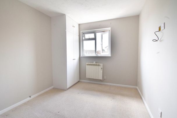 Shaw Drive, Walton-on-Thames, KT12 - Photo 1