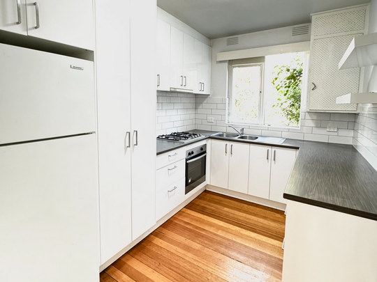 8 Celeste Court, St Kilda East, VIC - Photo 1