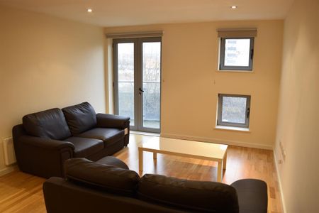 2 bedroom flat to rent - Photo 3