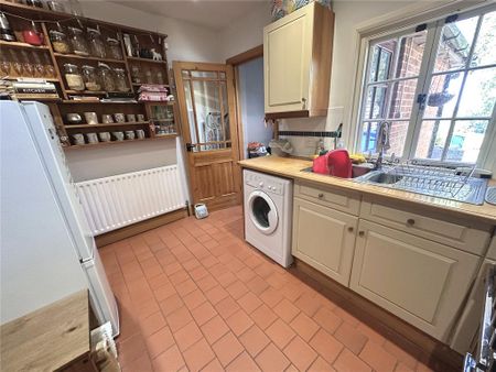 2 bedroom terraced house to rent - Photo 4