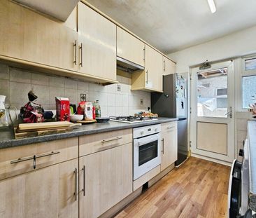 Spinney Drive, Feltham, TW14 8PN - Photo 6