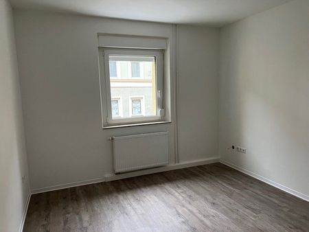 Perfekt für uns: gemütliche 2,5-Zimmer-Wohnung in zentraler Lage! - Foto 2