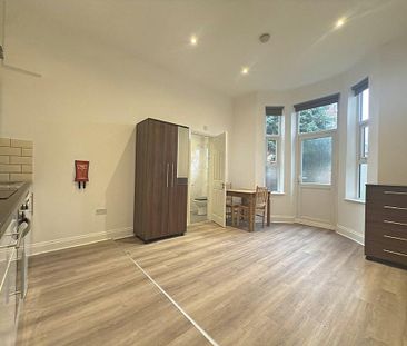 Lampton Road, Hounslow, TW3, Middlesex - Photo 2