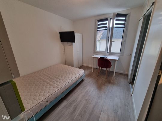 chambre meublée avec coin cuisine, douche et wc. - Photo 1