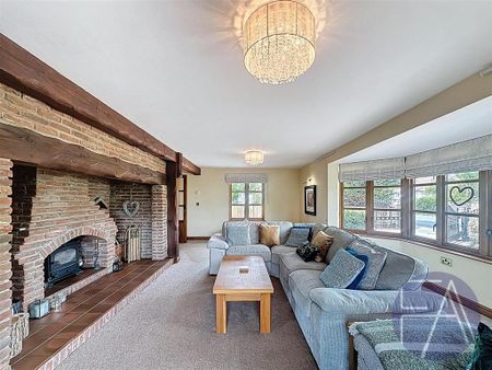 5 bedroom detached house to rent - Photo 2