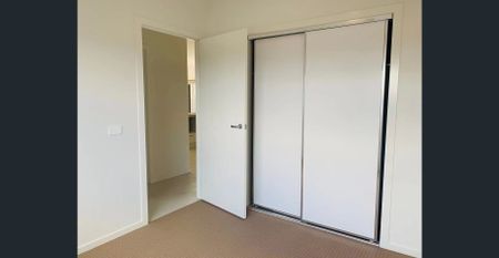 Lovely Family Home in Tarneit - Photo 5