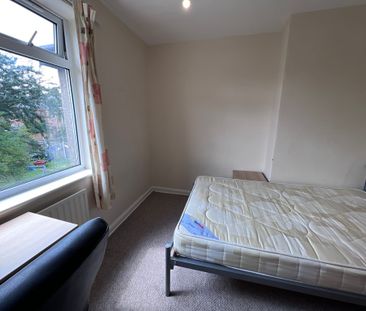 Fourth Avenue, Tang Hall - P1419 - Photo 3