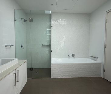Sun-Filled Split-Level 2 Bedroom Unit - Convenient Location - Photo 4