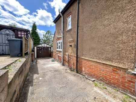 3 Bedroom House To Let - HP13 - Photo 2